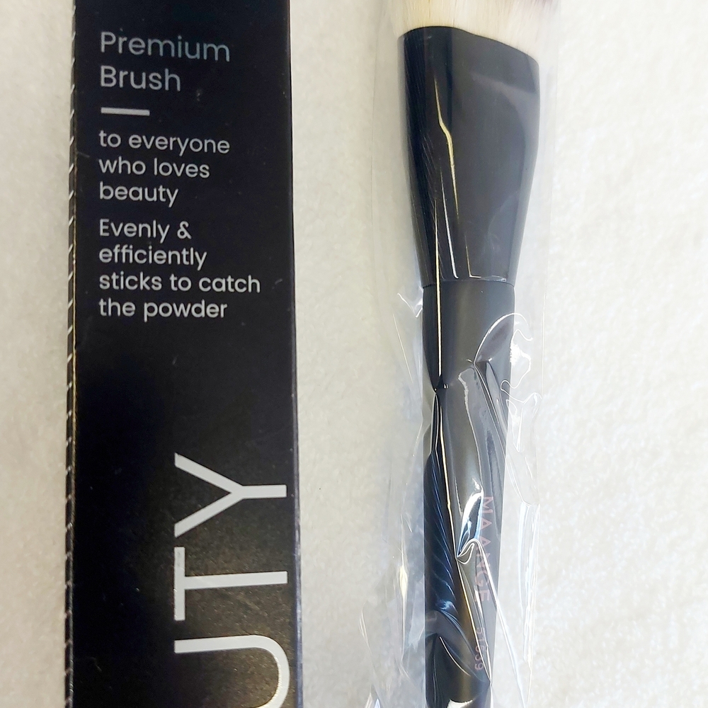 Premium Beauty Makeup Brush - Black